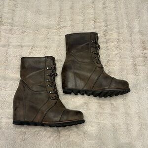 Chunky wedge boot 8